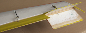 Die Spreizklappen für das Seitenruder. Styropor mit 1mm Balsa beplankt